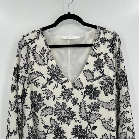 ASTR The Label *Flawed* Black White Floral Bell Sleeve Lace Shift Dress Large - Picture 3 of 7